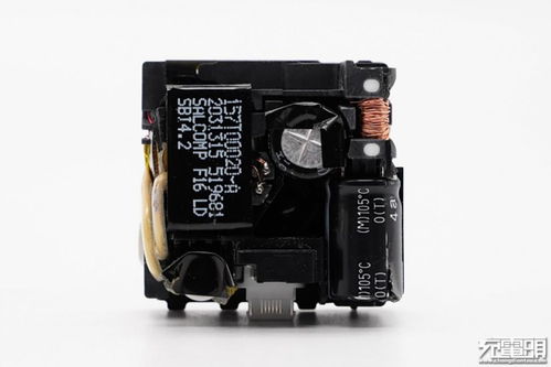做工缩水还是技术迭代 苹果原装20w pd快充与18w拆解对比